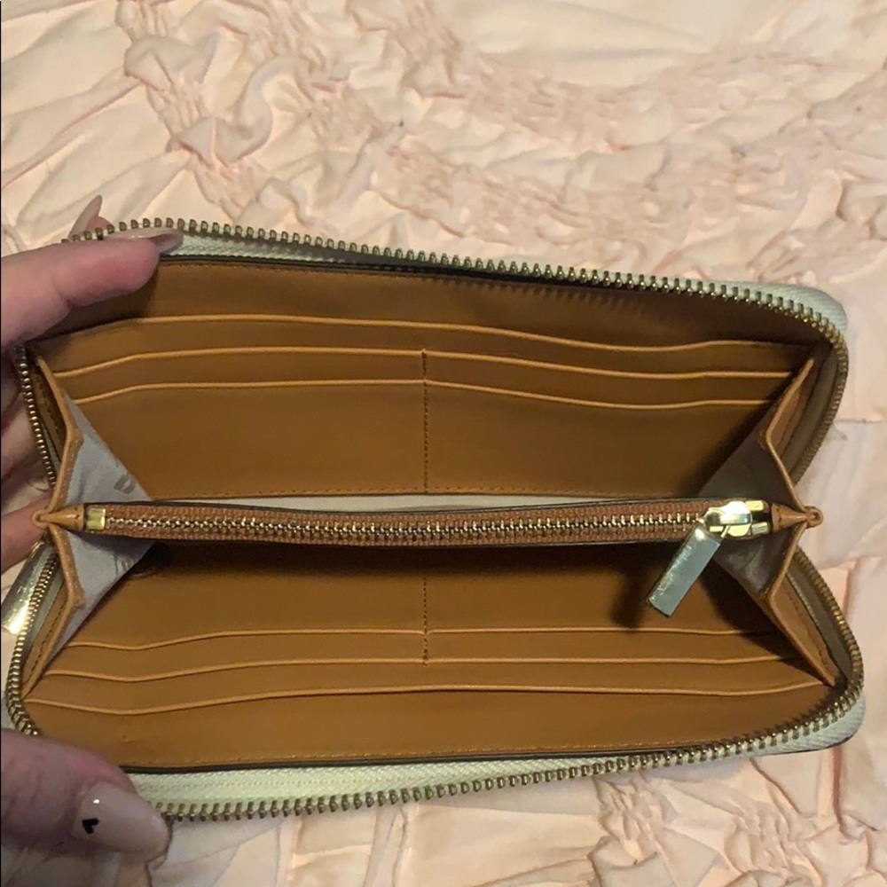 Tory Burch Wallet - Picture 3 of 5